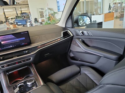 2025 BMW X7 xDrive40i