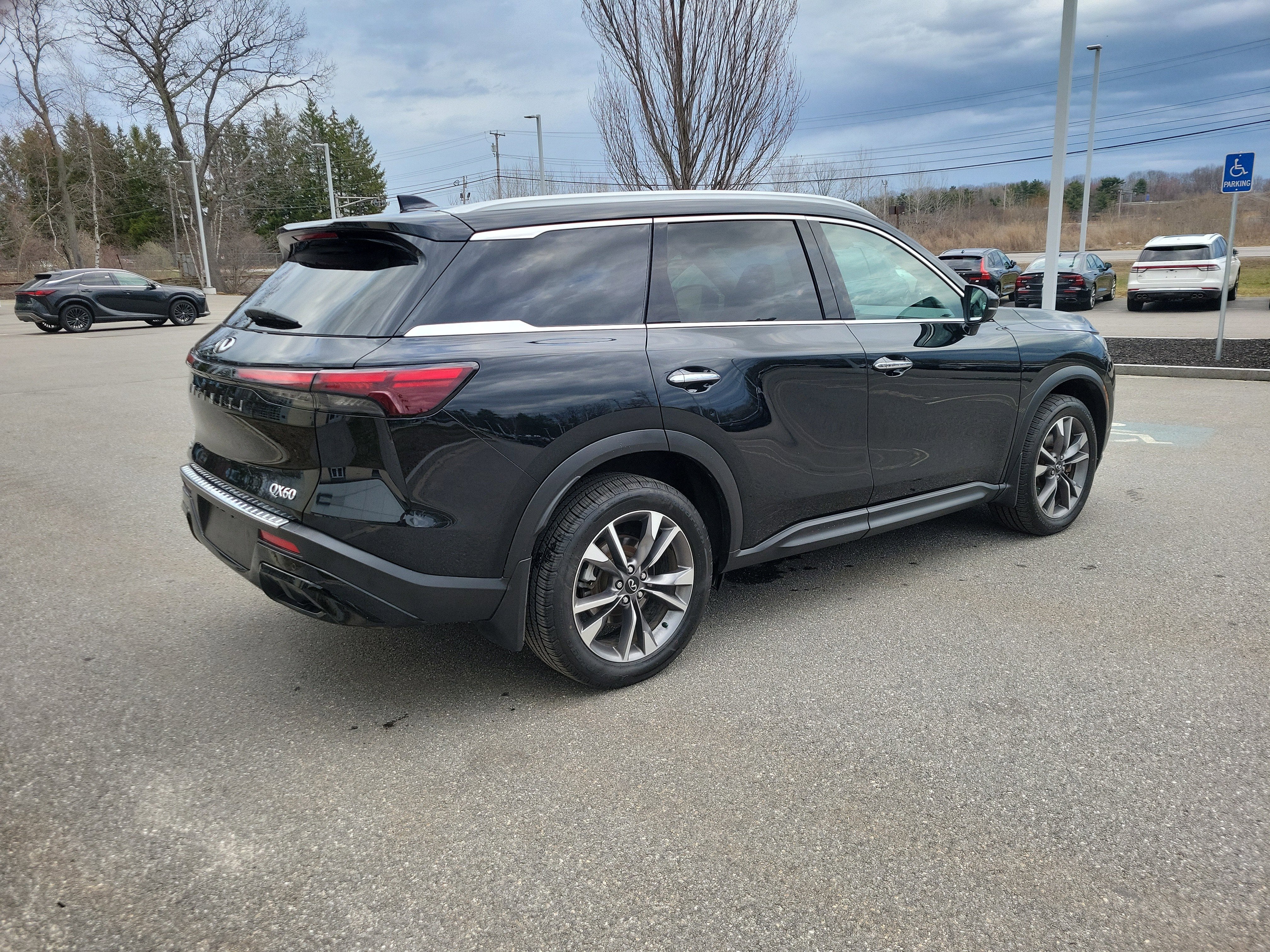 2023 INFINITI QX60 LUXE AWD