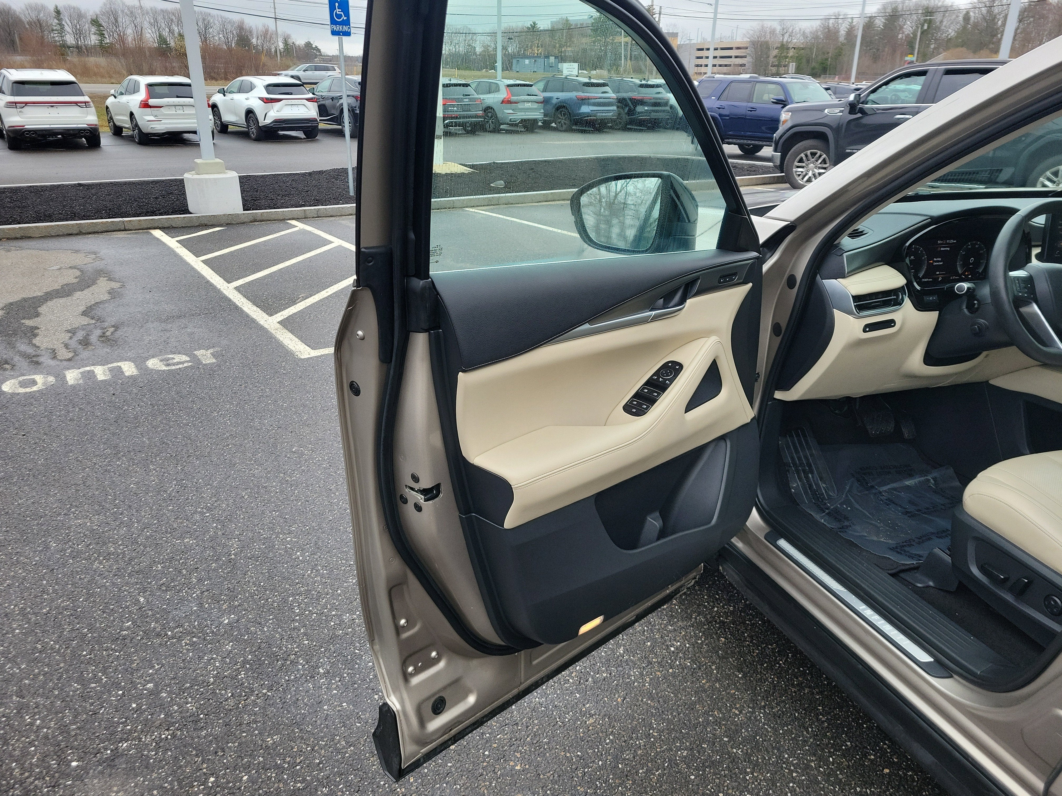2023 INFINITI QX60 LUXE AWD
