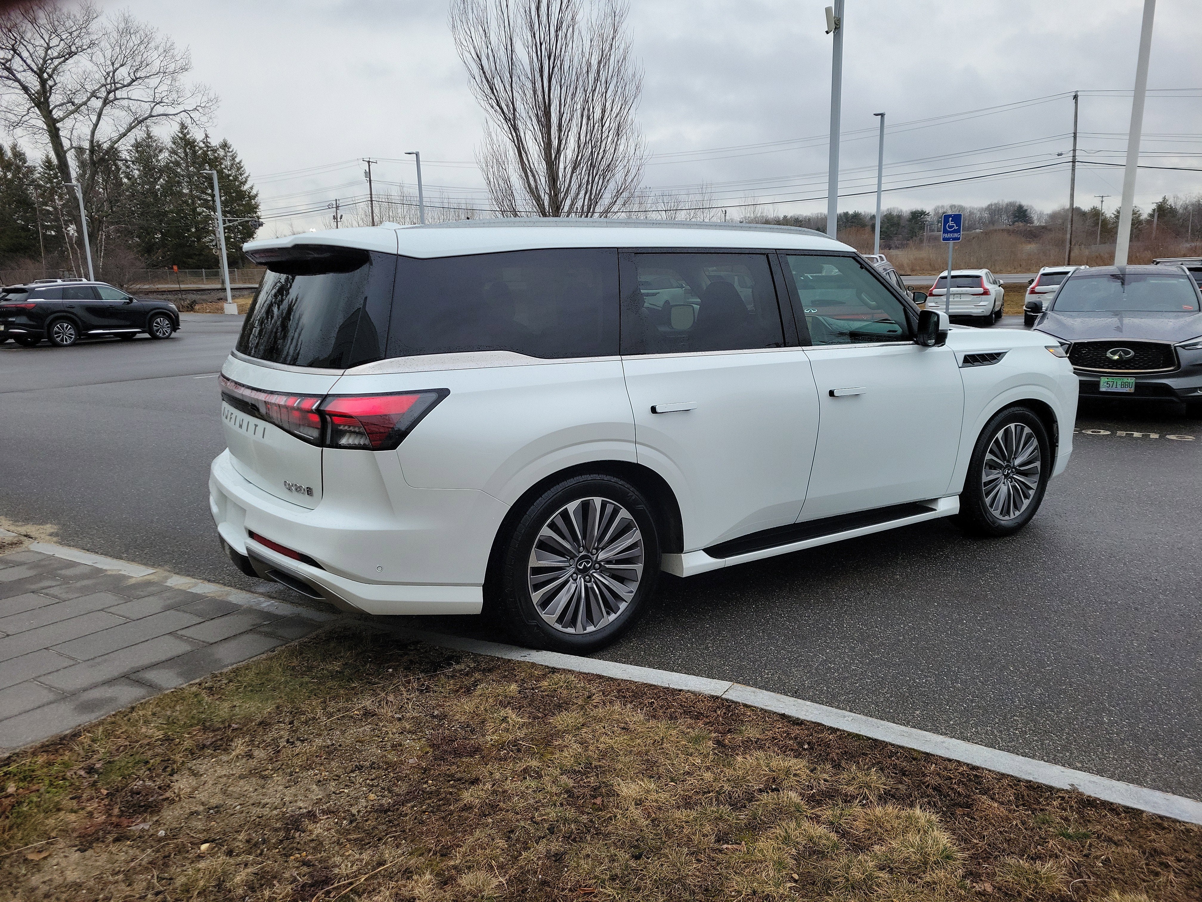 2025 INFINITI QX80 Sensory 4WD