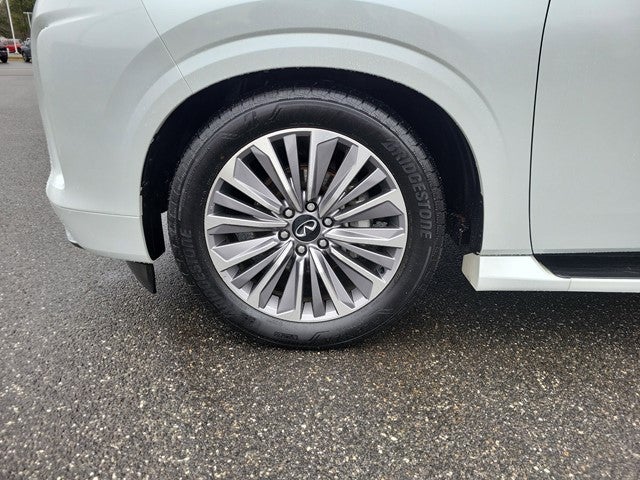 2025 INFINITI QX80 Sensory 4WD