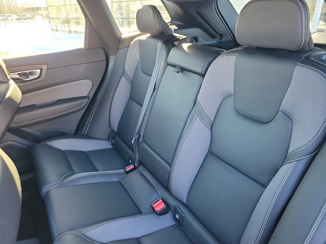 2022 Volvo XC60 Recharge Plug-In Hybrid R-Design