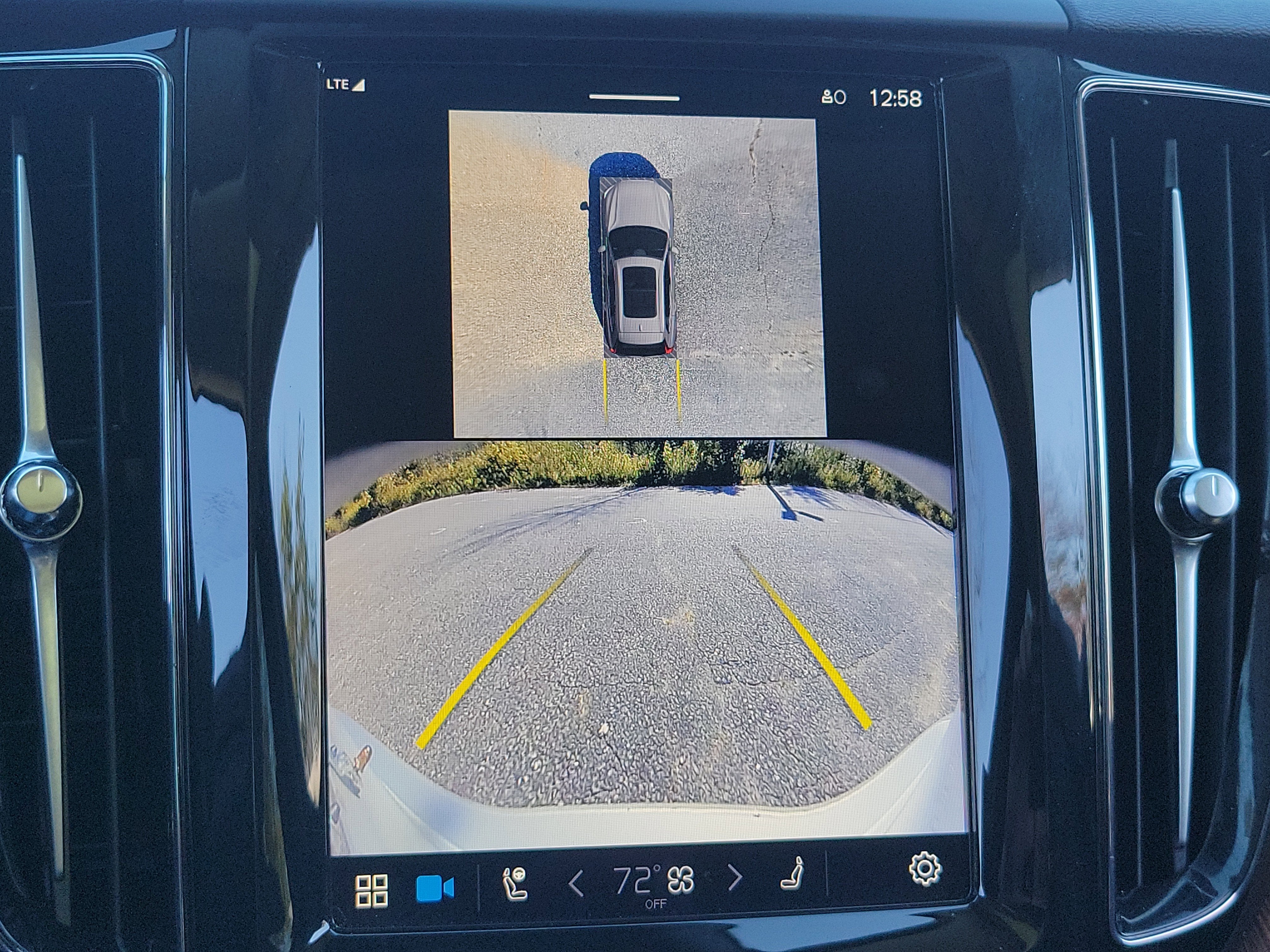 2024 Volvo XC60 Plus Dark Theme