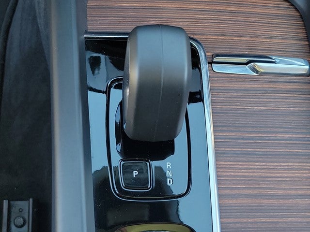 2024 Volvo XC60 Plus Dark Theme