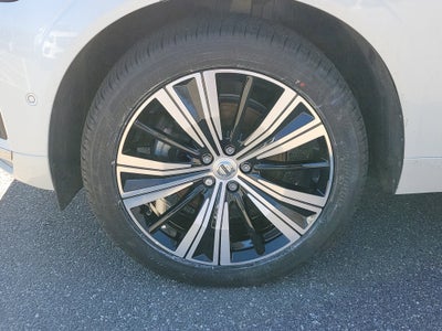 2023 Volvo XC60 Plus Bright Theme