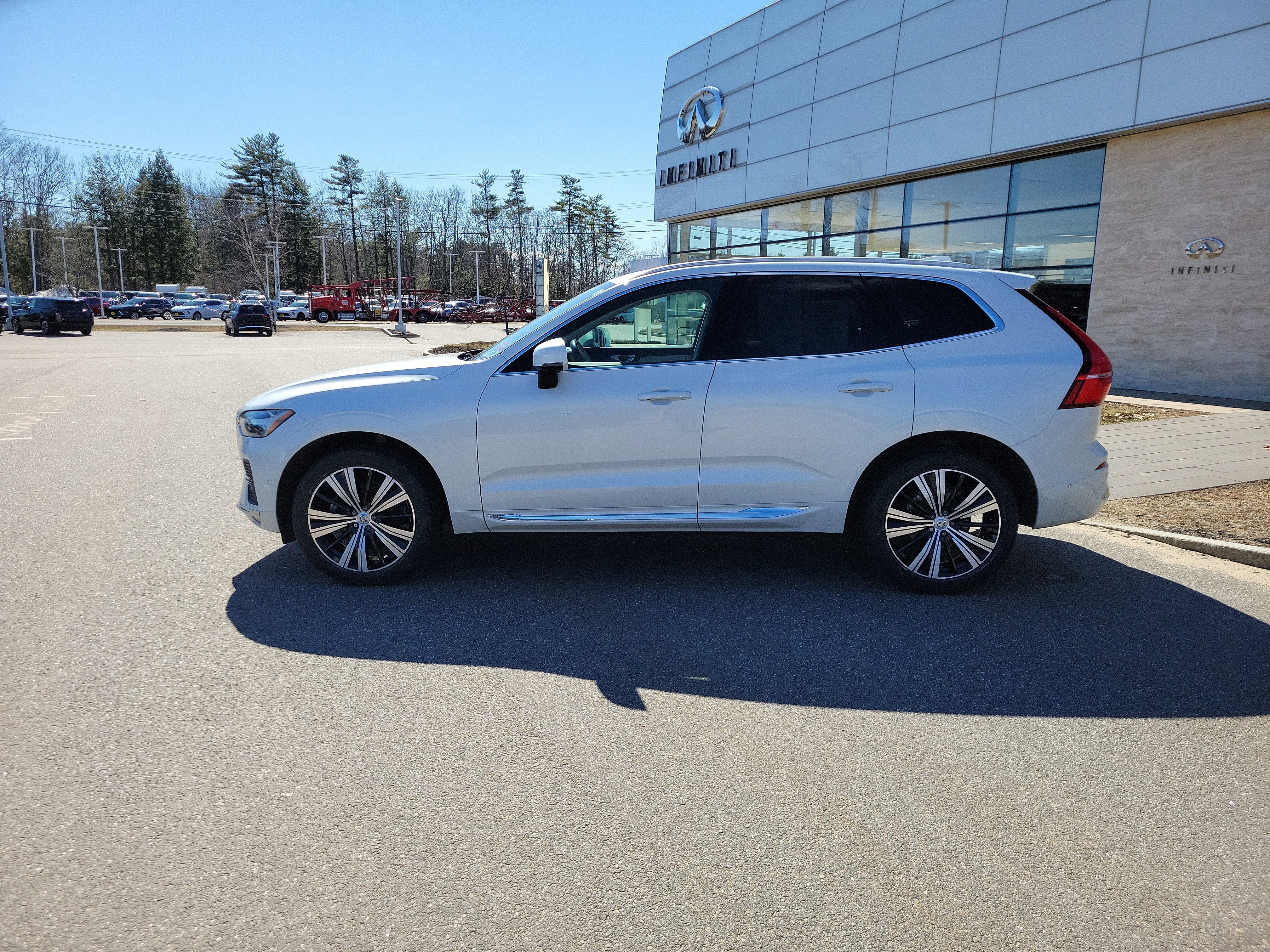 2023 Volvo XC60 Plus Bright Theme