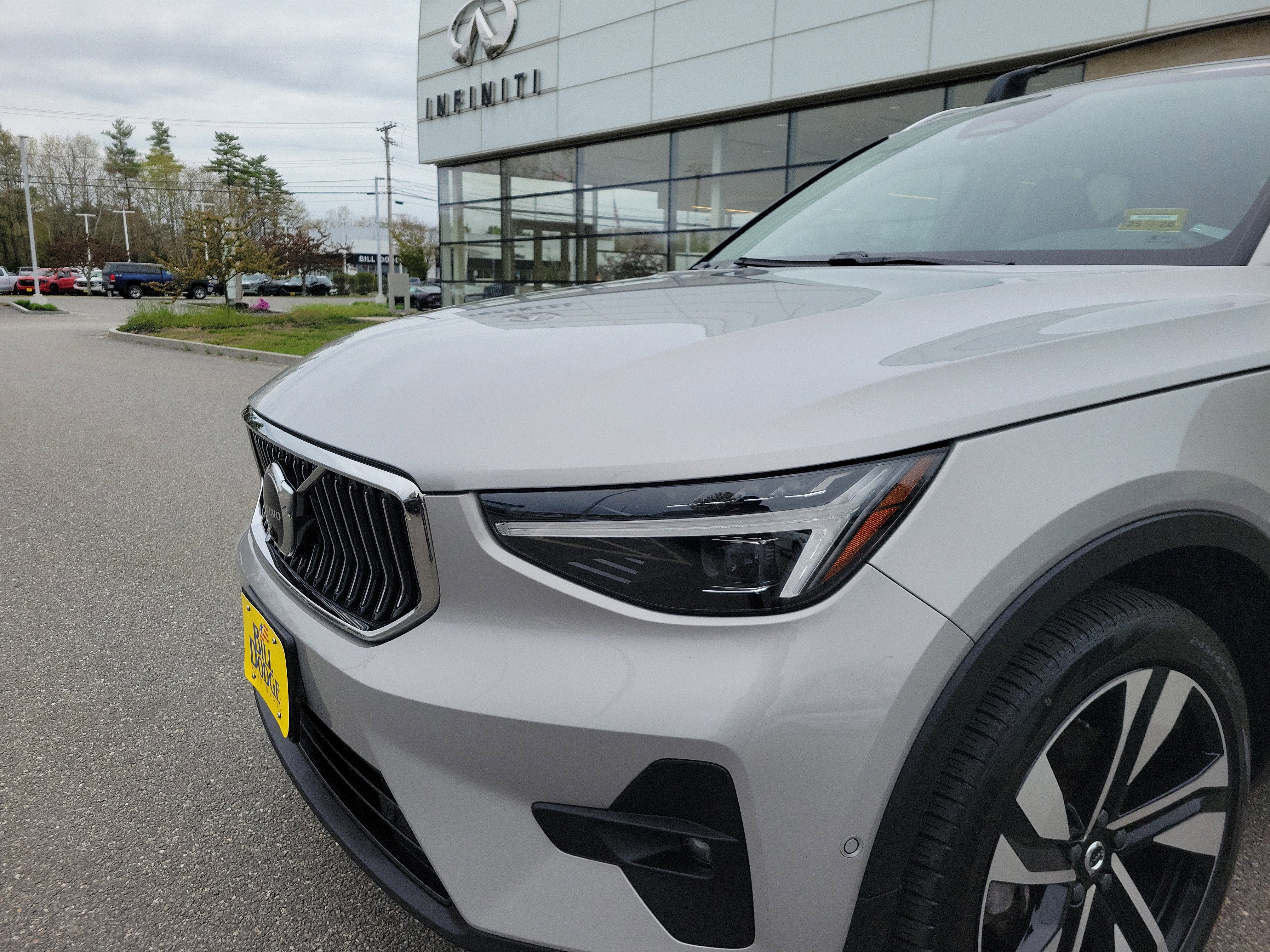 2024 Volvo XC40 Plus Bright Theme
