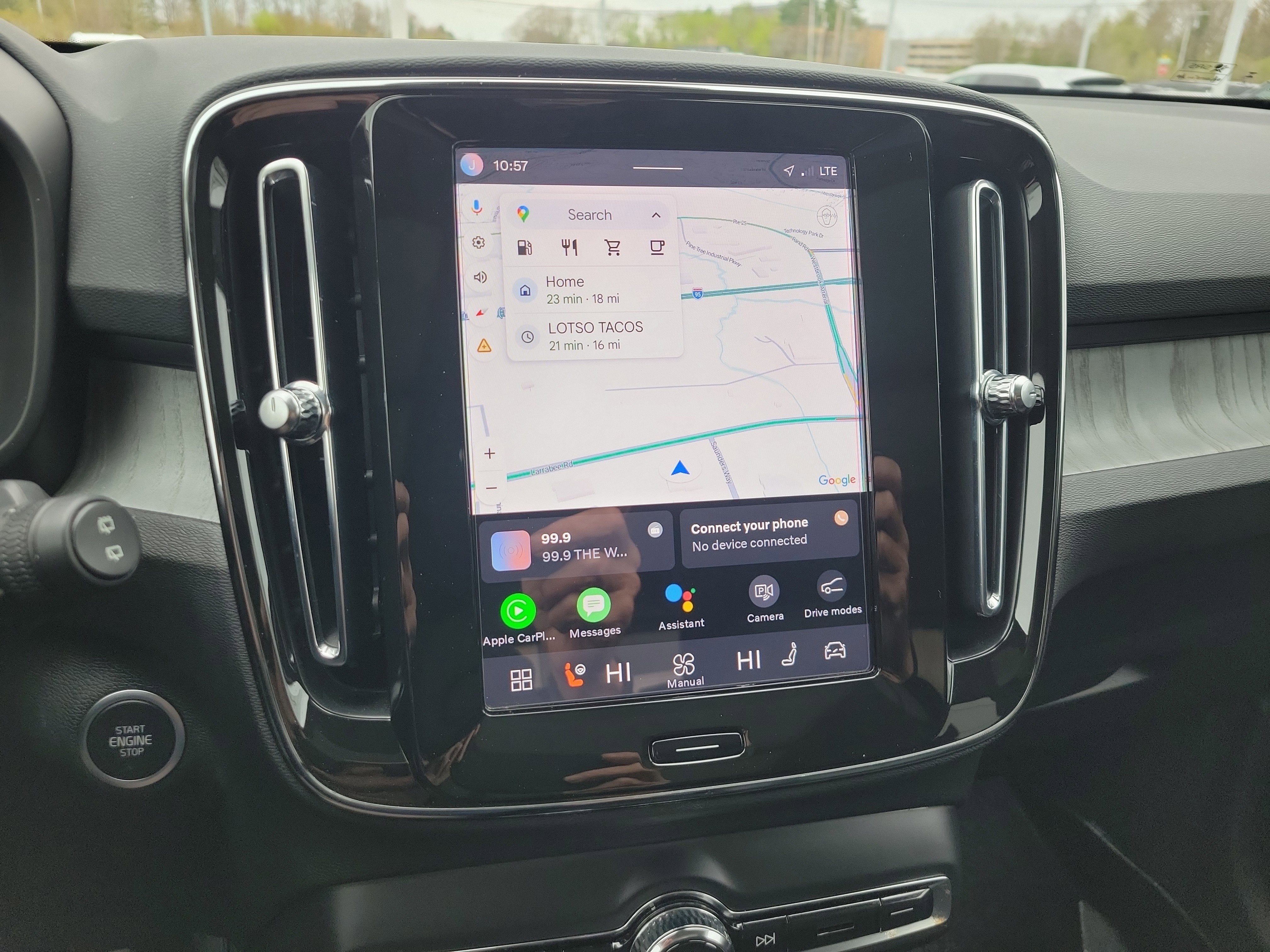 2024 Volvo XC40 Plus Bright Theme
