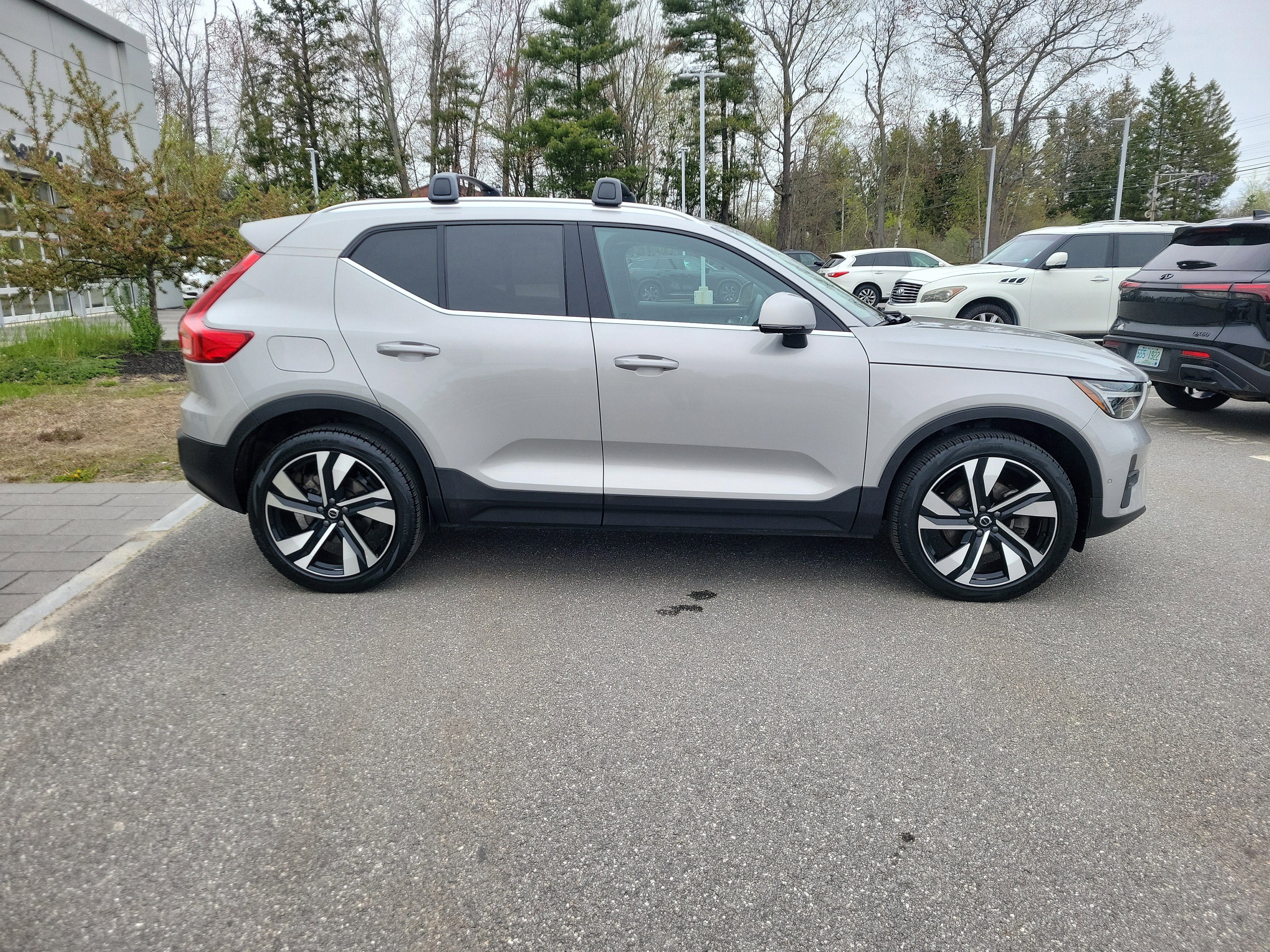 2024 Volvo XC40 Plus Bright Theme
