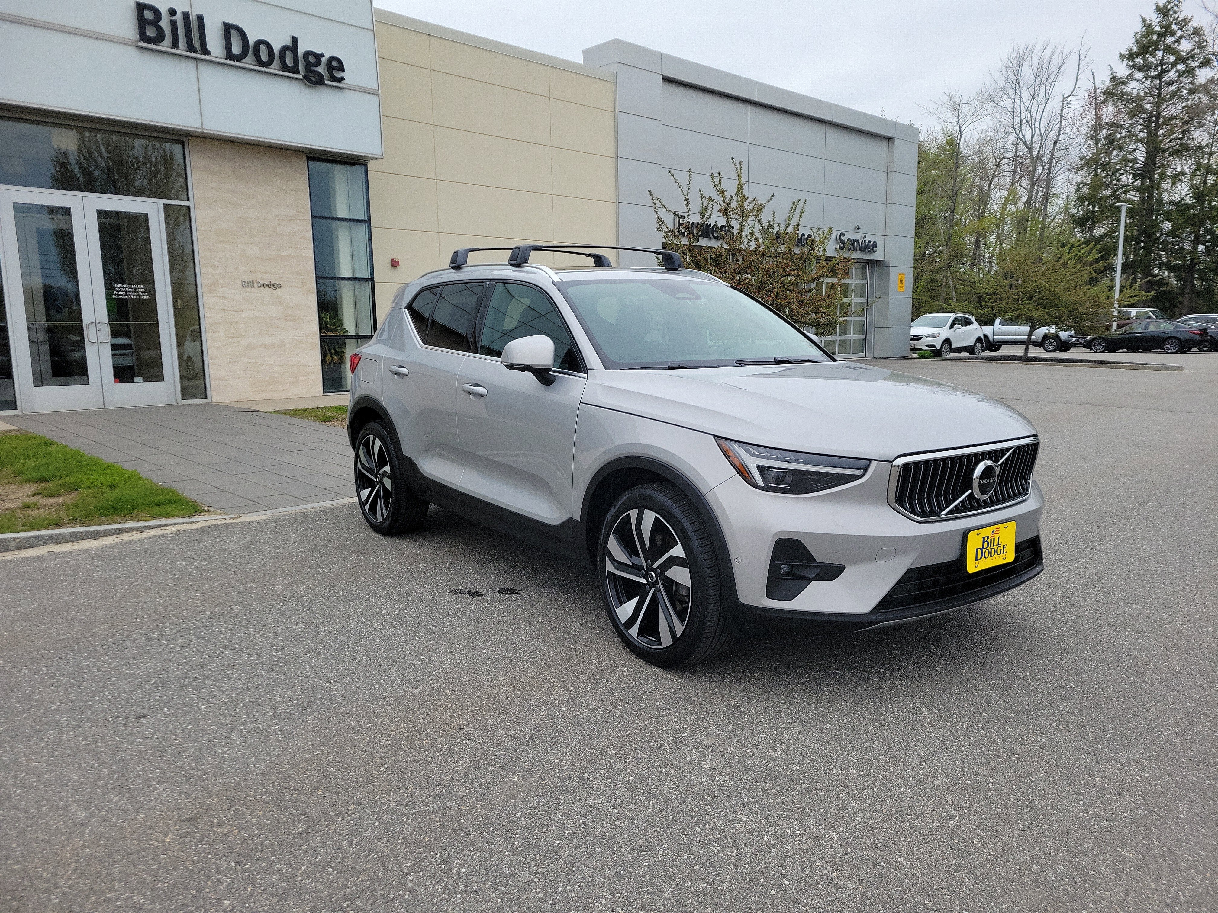 2024 Volvo XC40 Plus Bright Theme