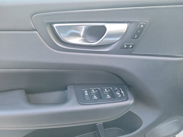 2025 Volvo XC60 Plus