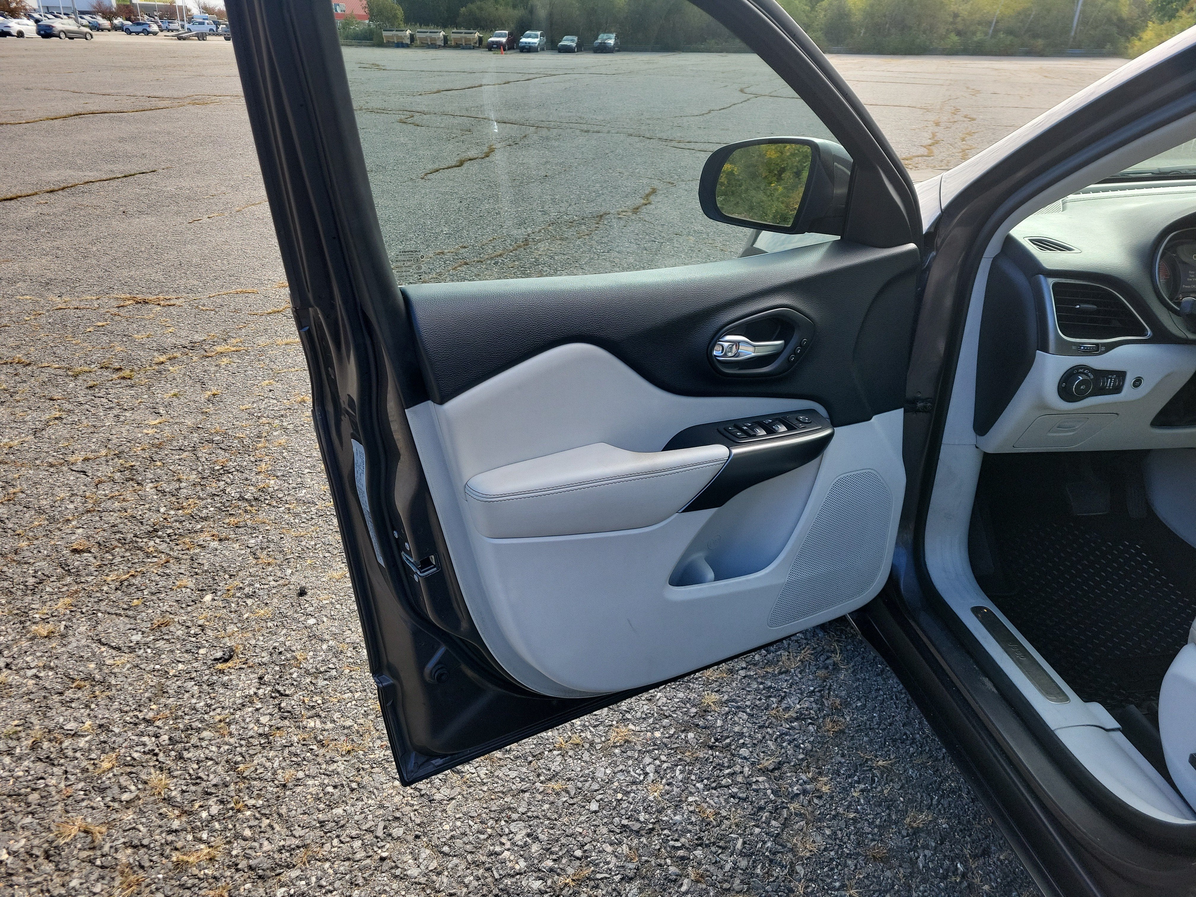 2019 Jeep Cherokee Limited FWD