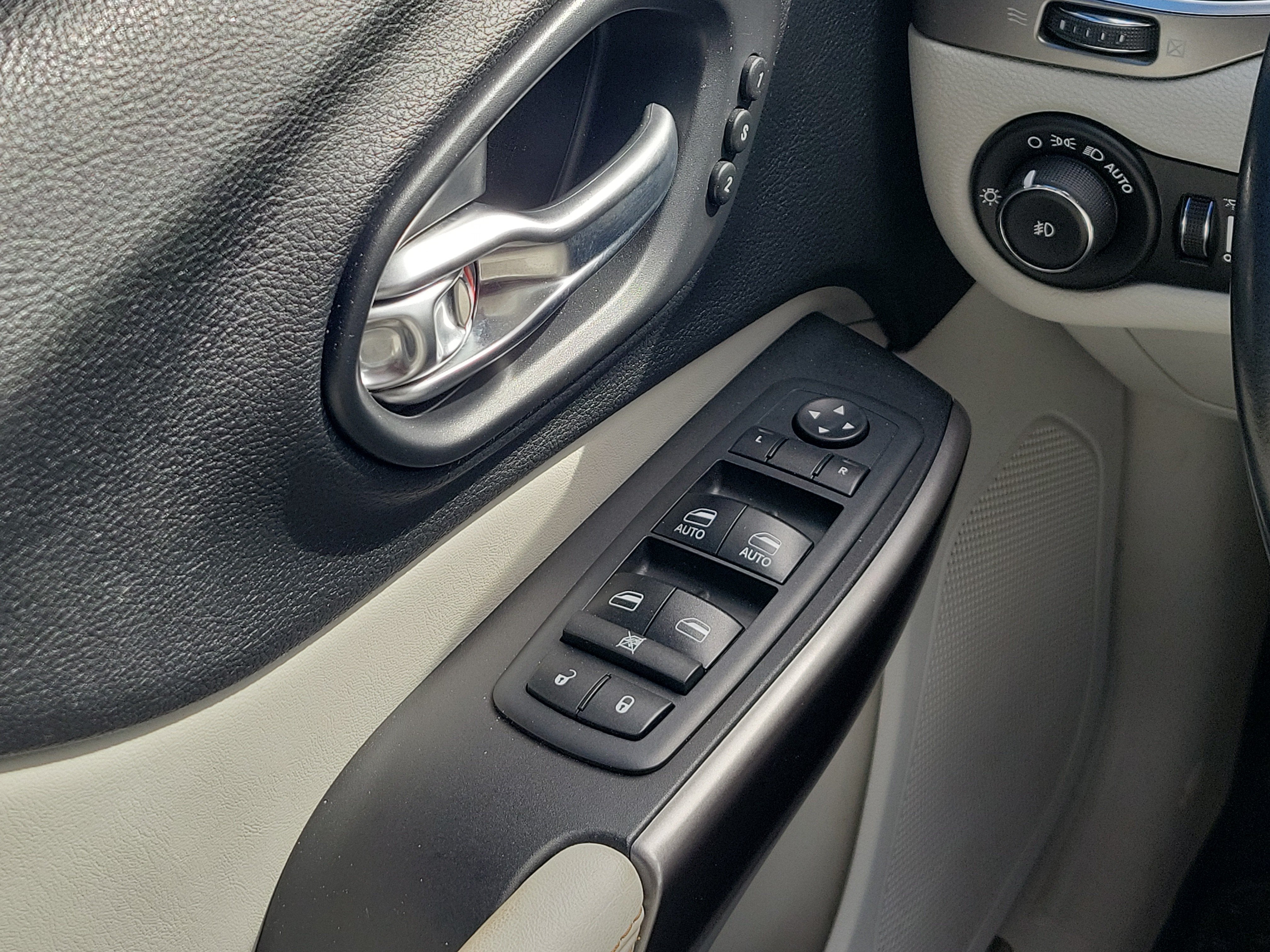 2019 Jeep Cherokee Limited FWD