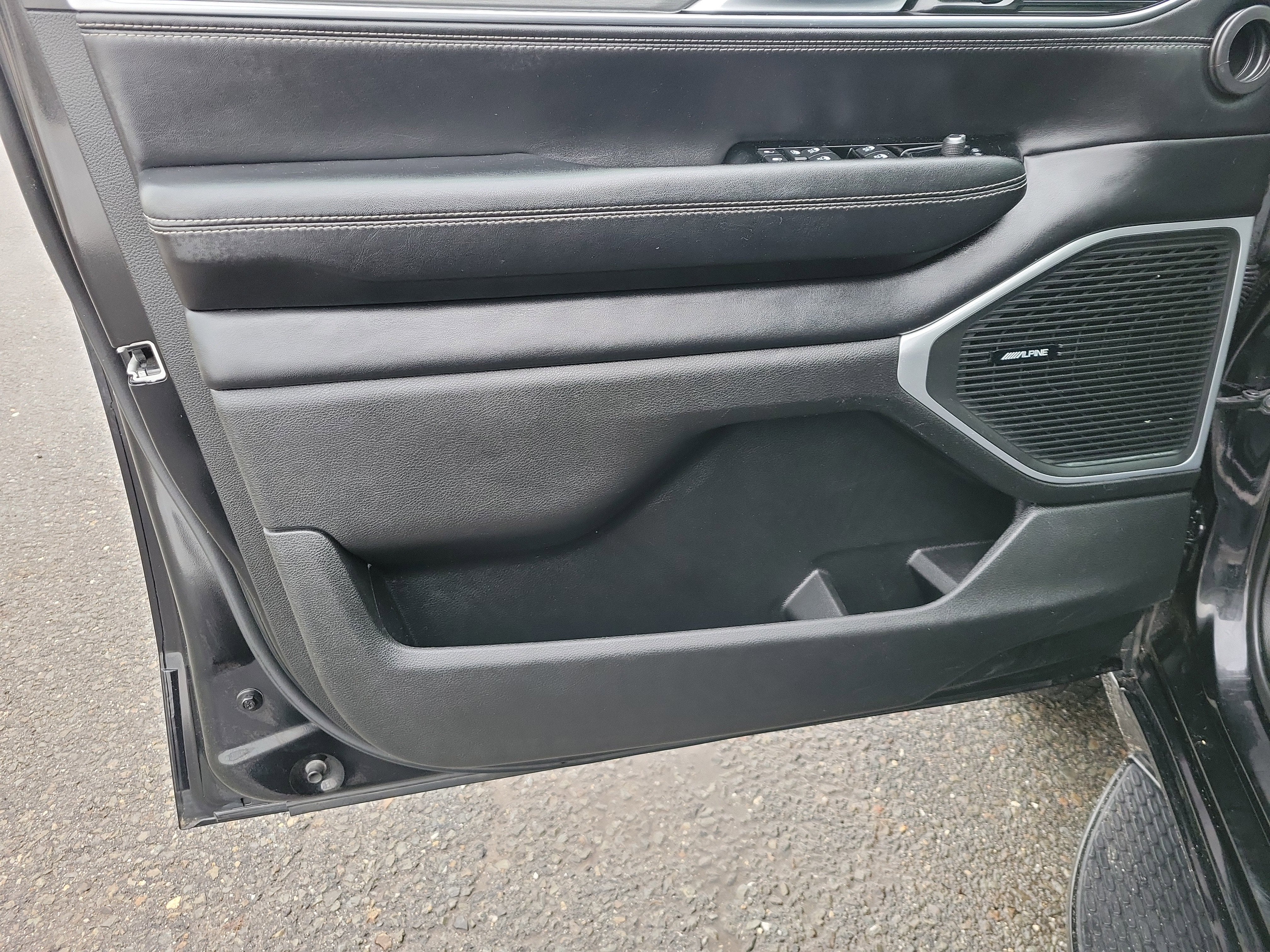 2023 Jeep Wagoneer Series II Carbide 4x4