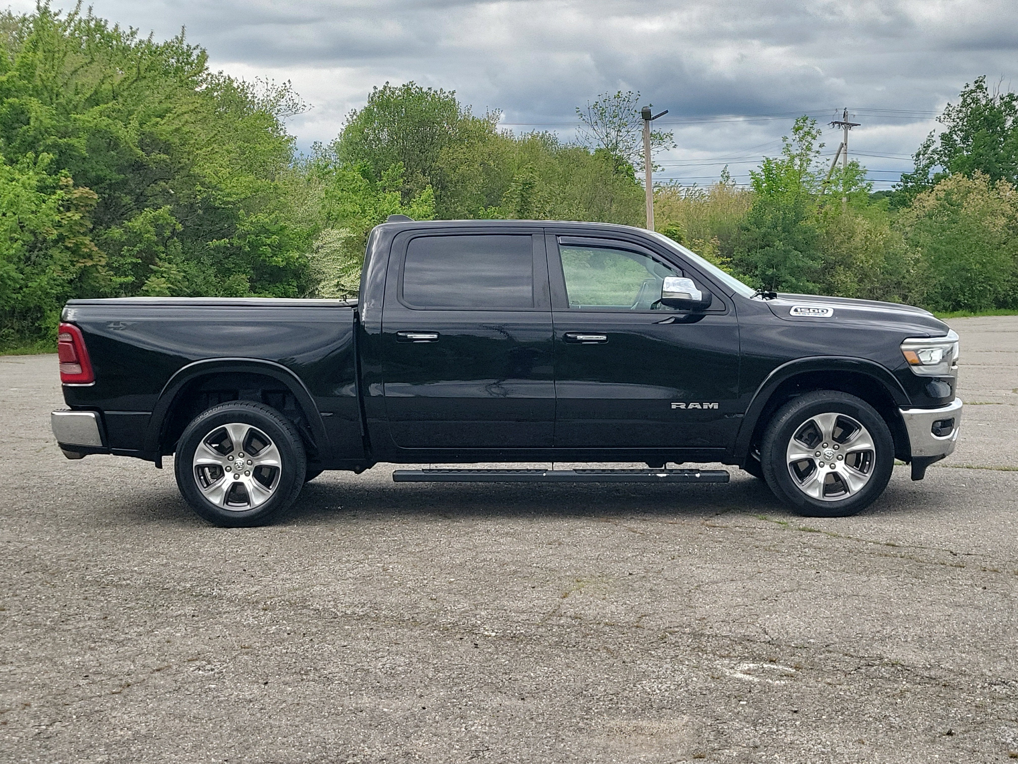 2022 RAM 1500 Laramie Crew Cab 4x4 5'7" Box