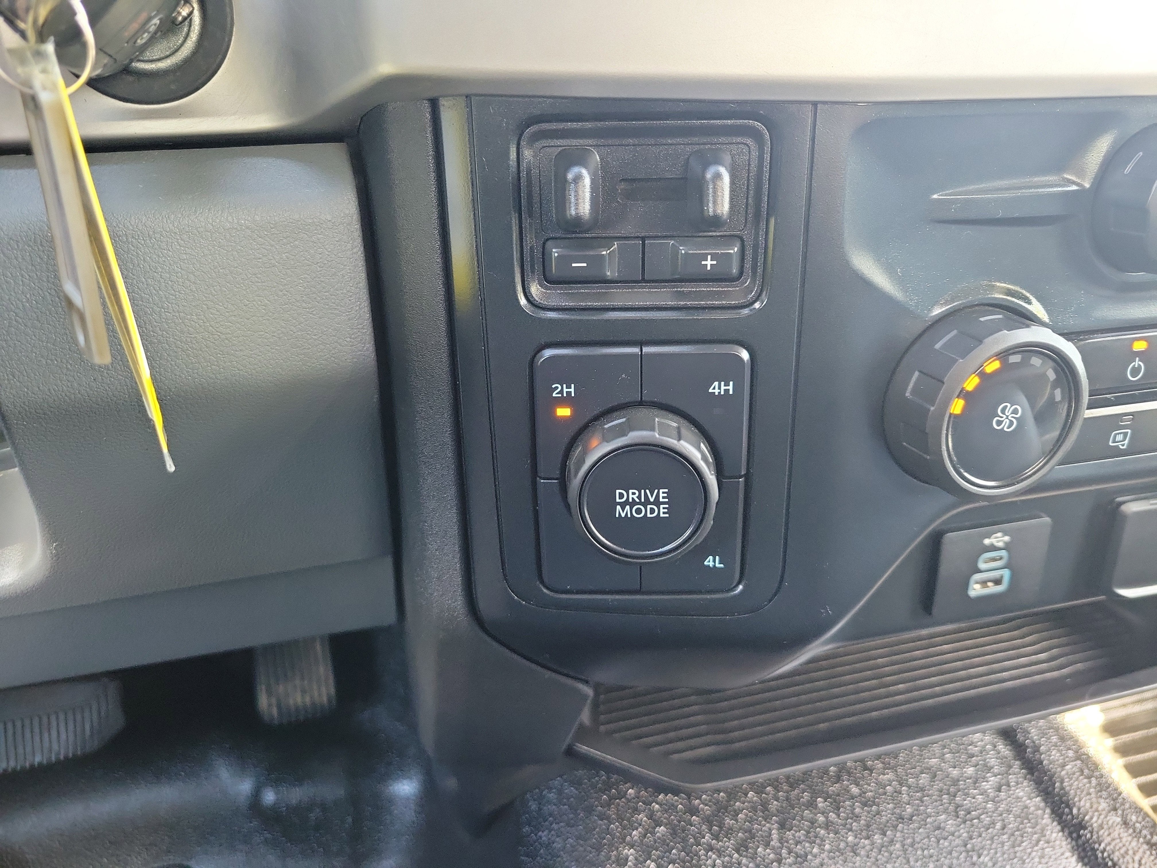 2023 Ford Super Duty F-550 DRW XL