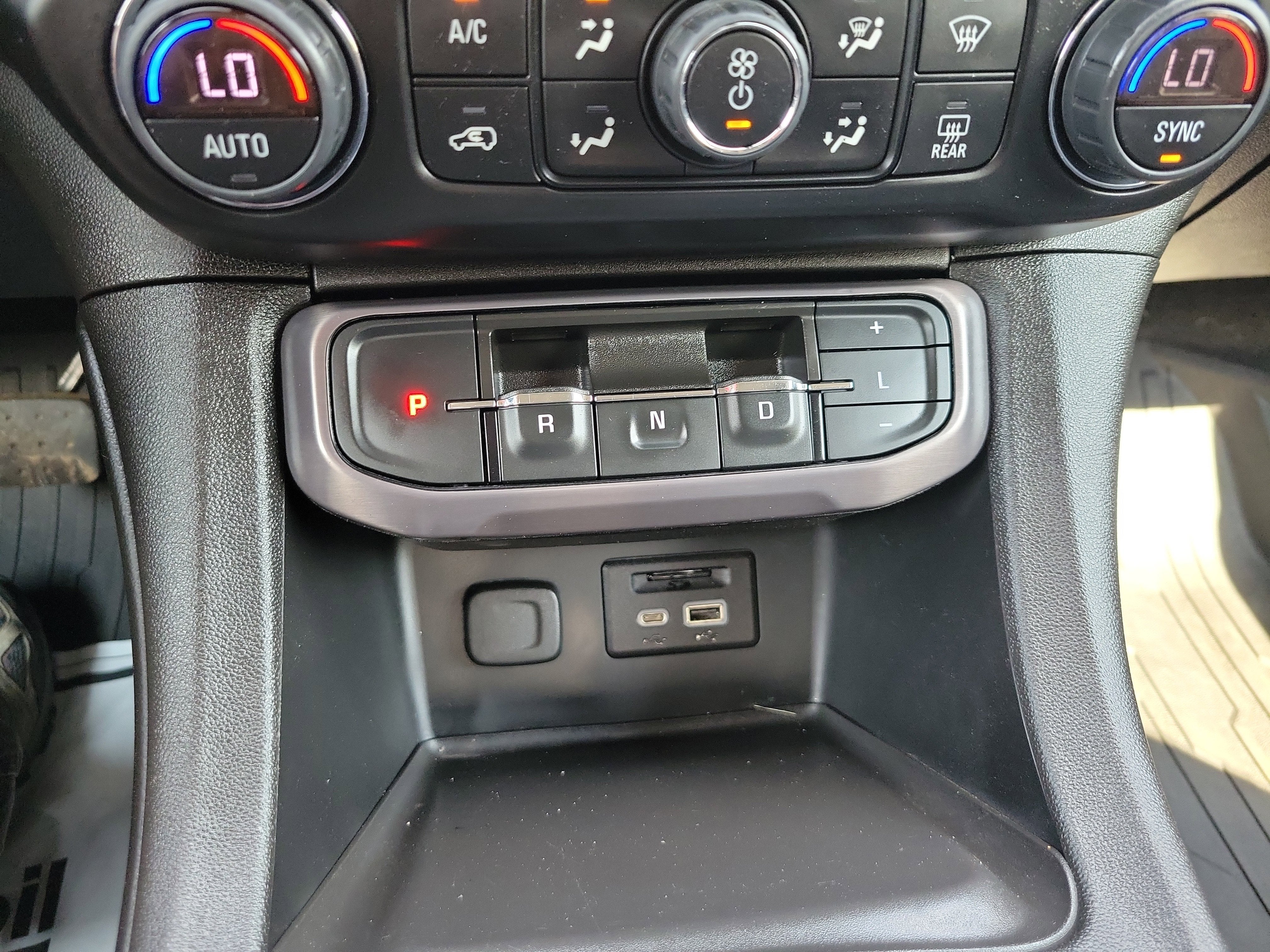 2022 GMC Acadia AT4