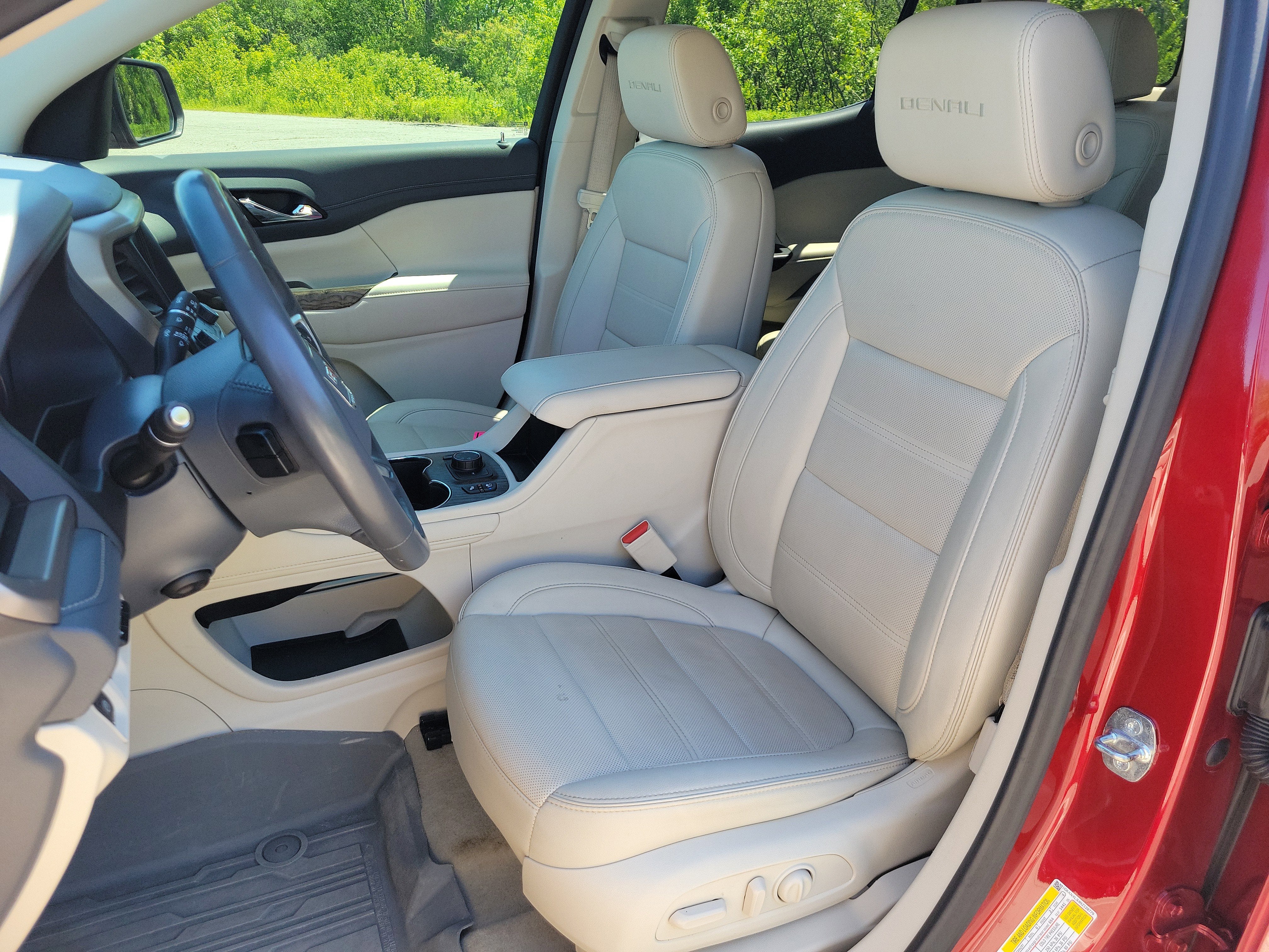 2022 GMC Acadia Denali