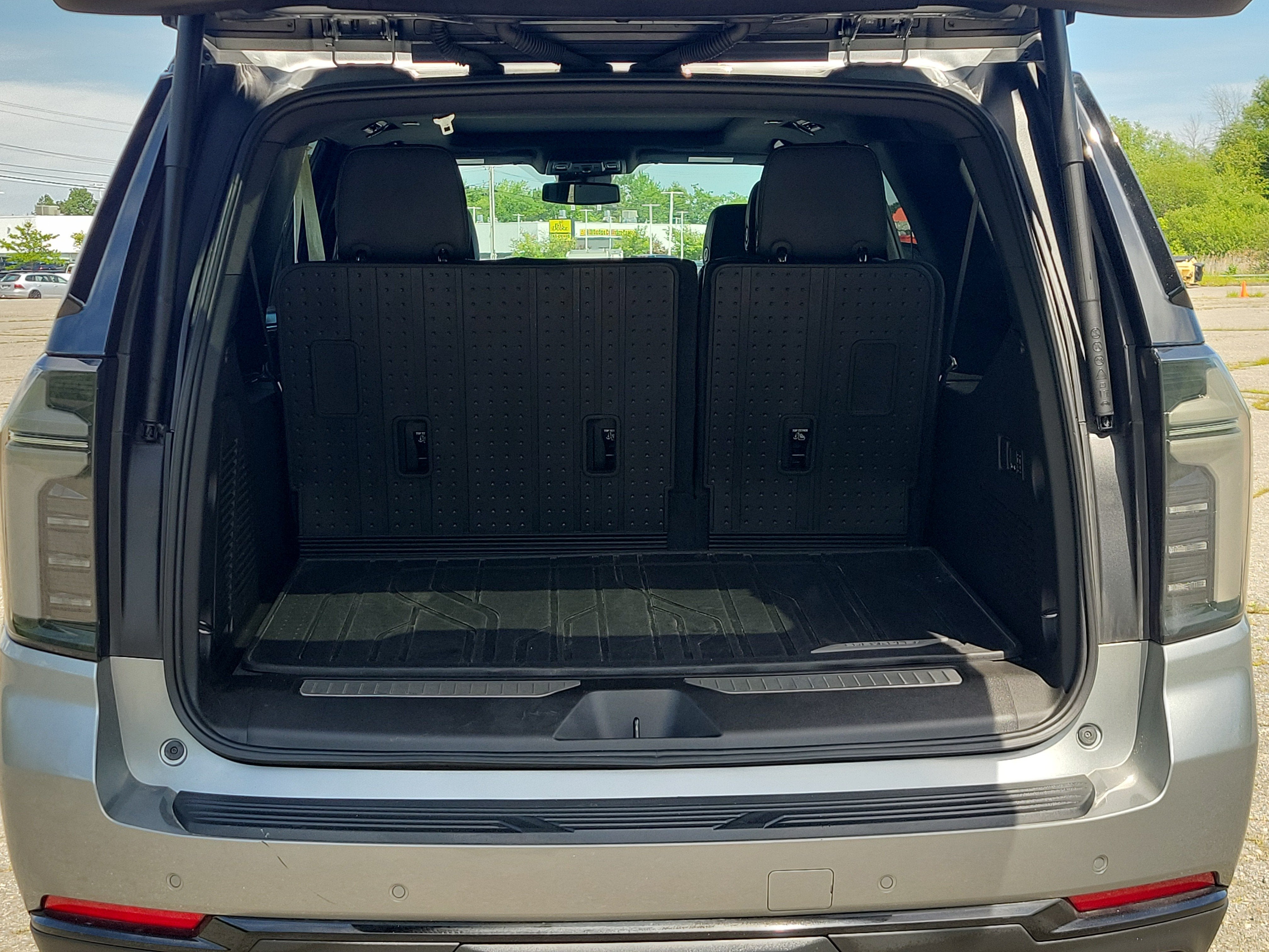2025 Chevrolet Suburban RST
