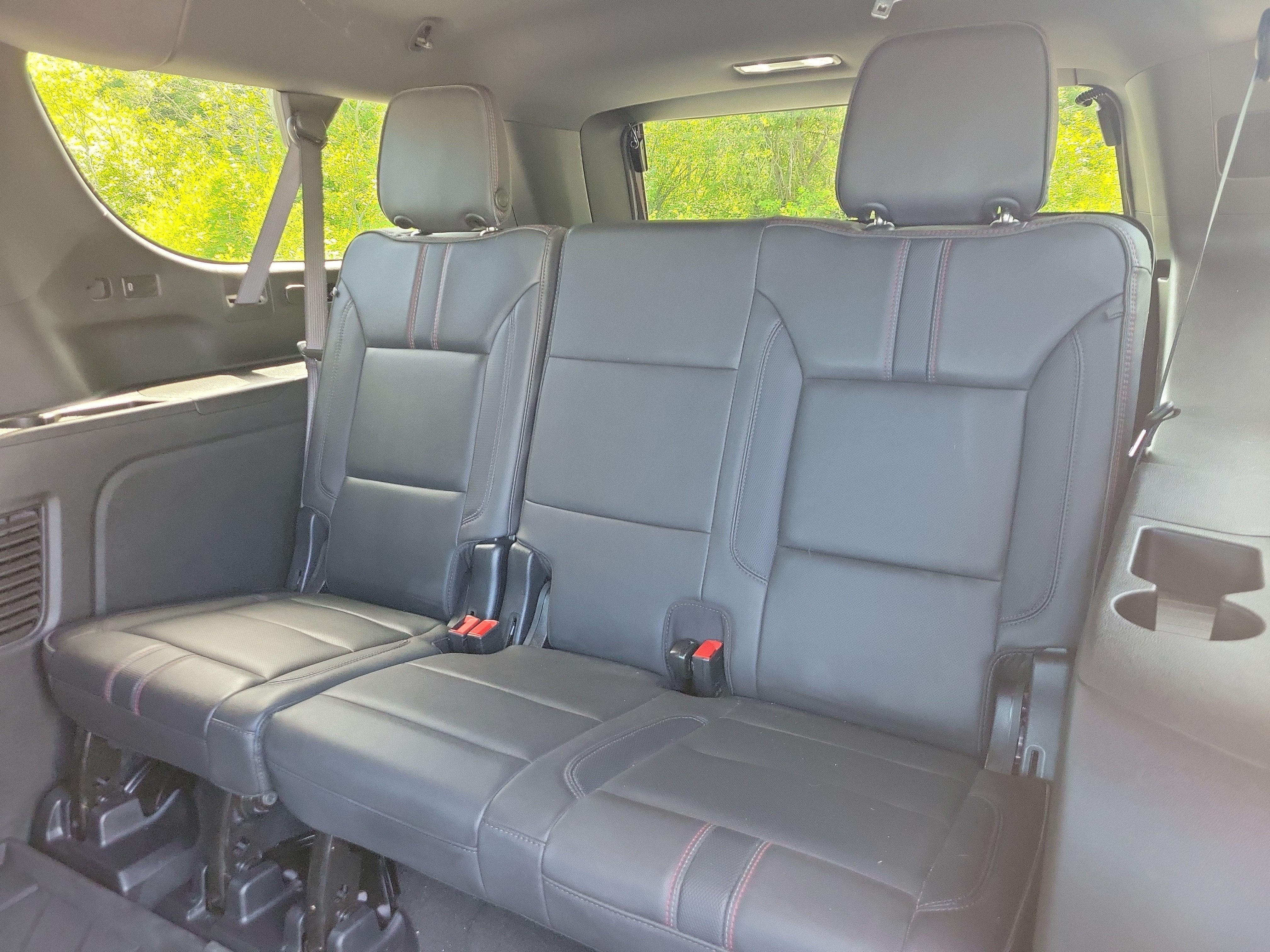 2025 Chevrolet Suburban RST