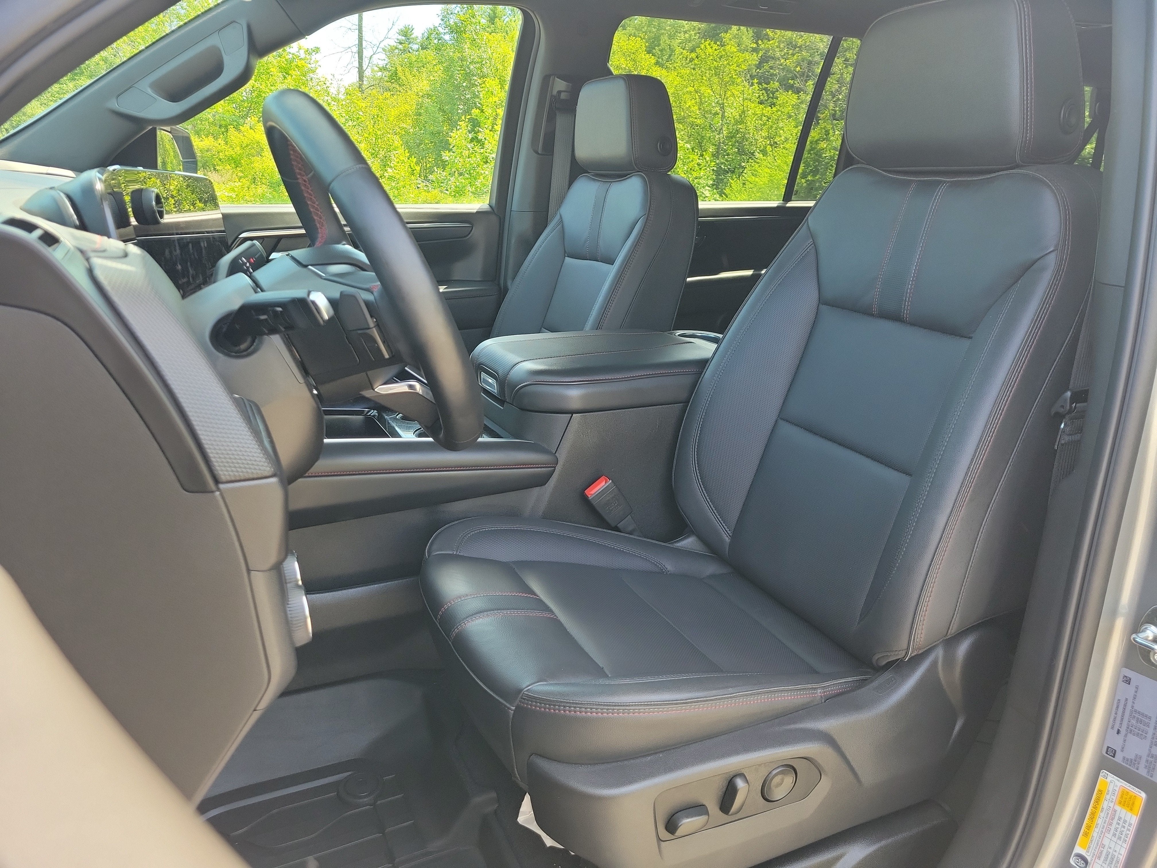 2025 Chevrolet Suburban RST