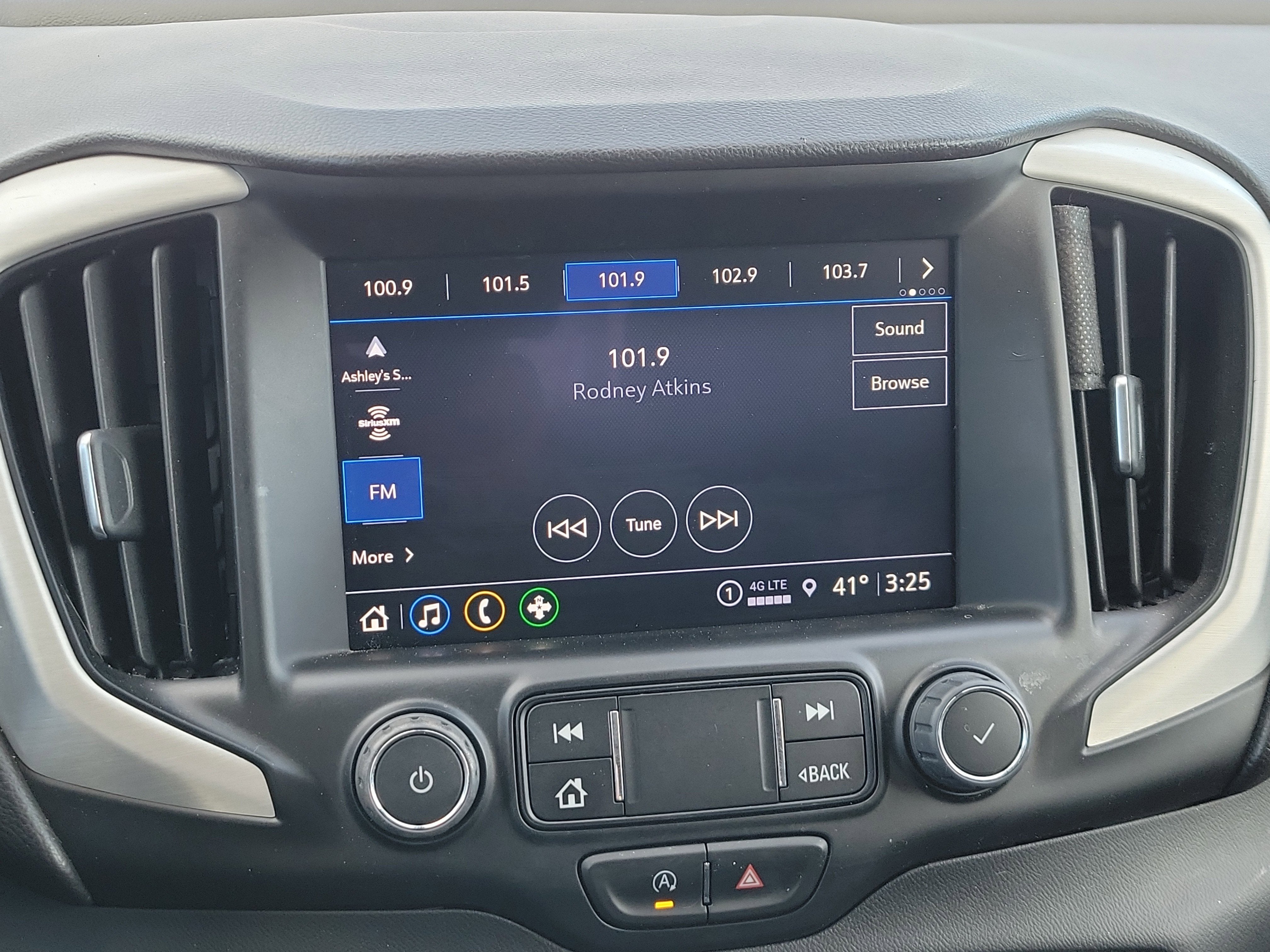 2023 GMC Terrain SLT