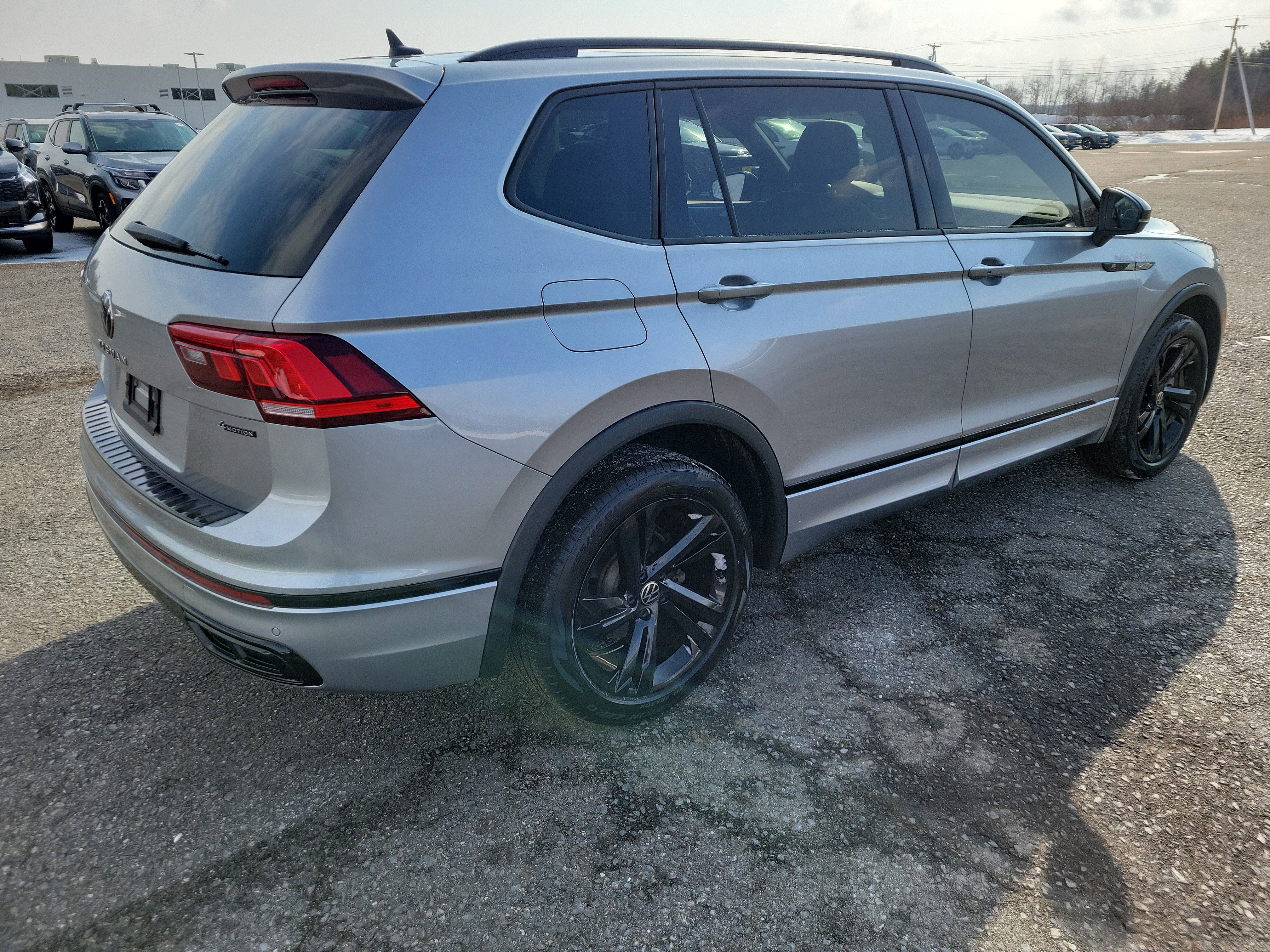 2023 Volkswagen Tiguan 2.0T SE R-Line Black