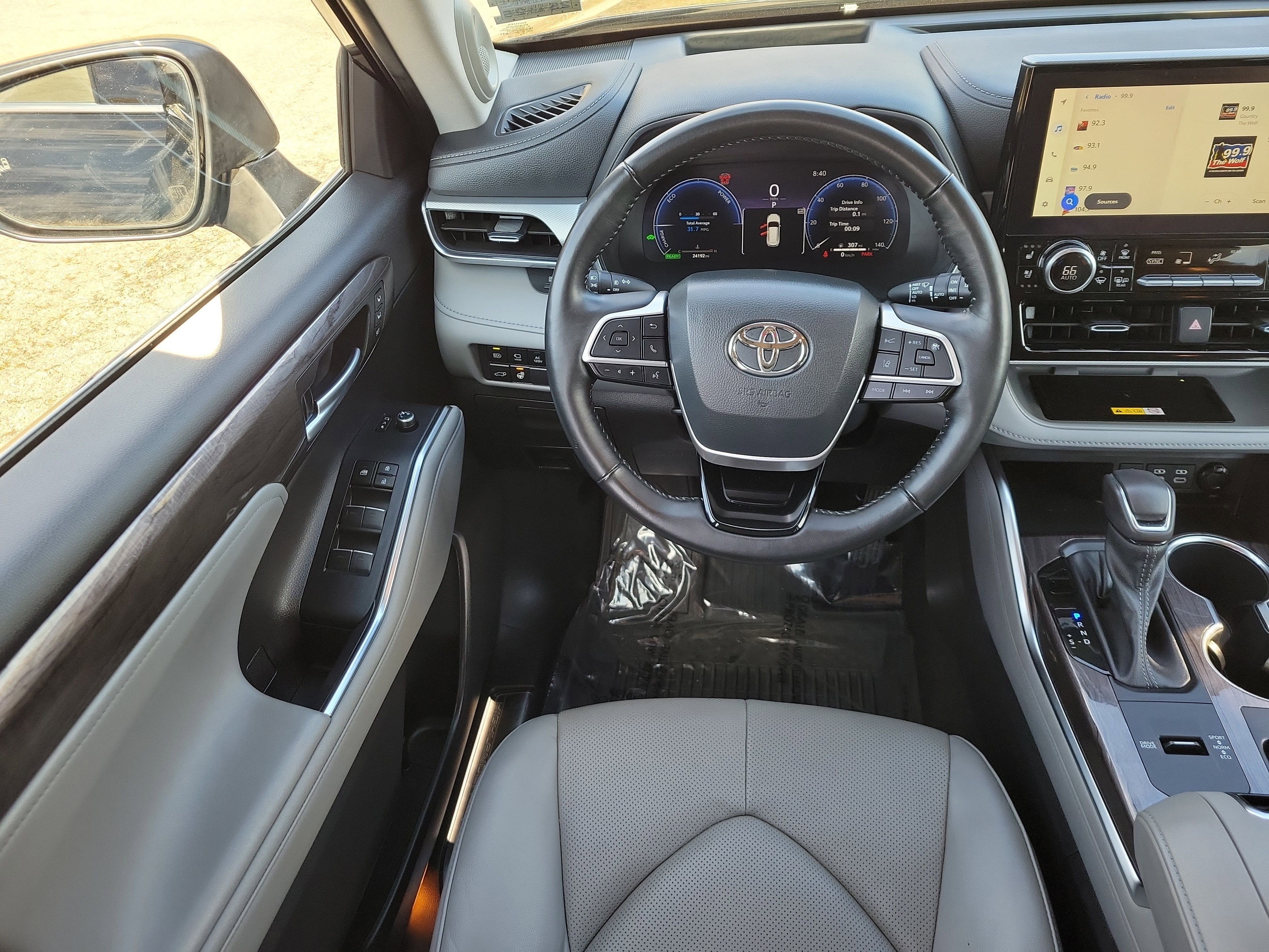2023 Toyota Highlander Hybrid Platinum