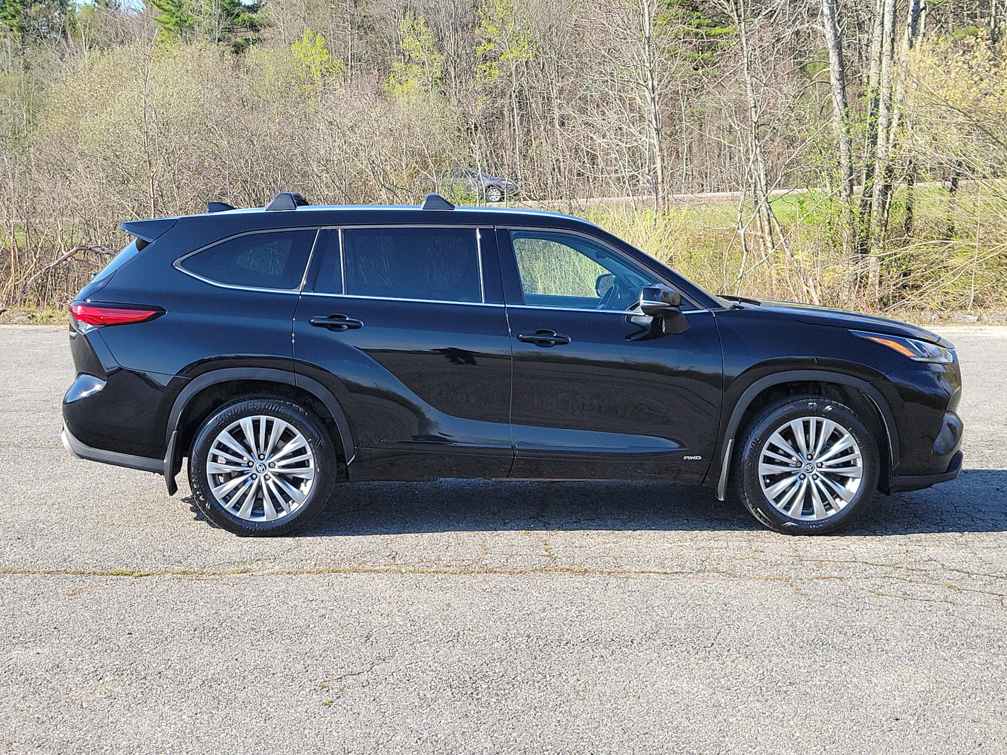 2023 Toyota Highlander Hybrid Platinum