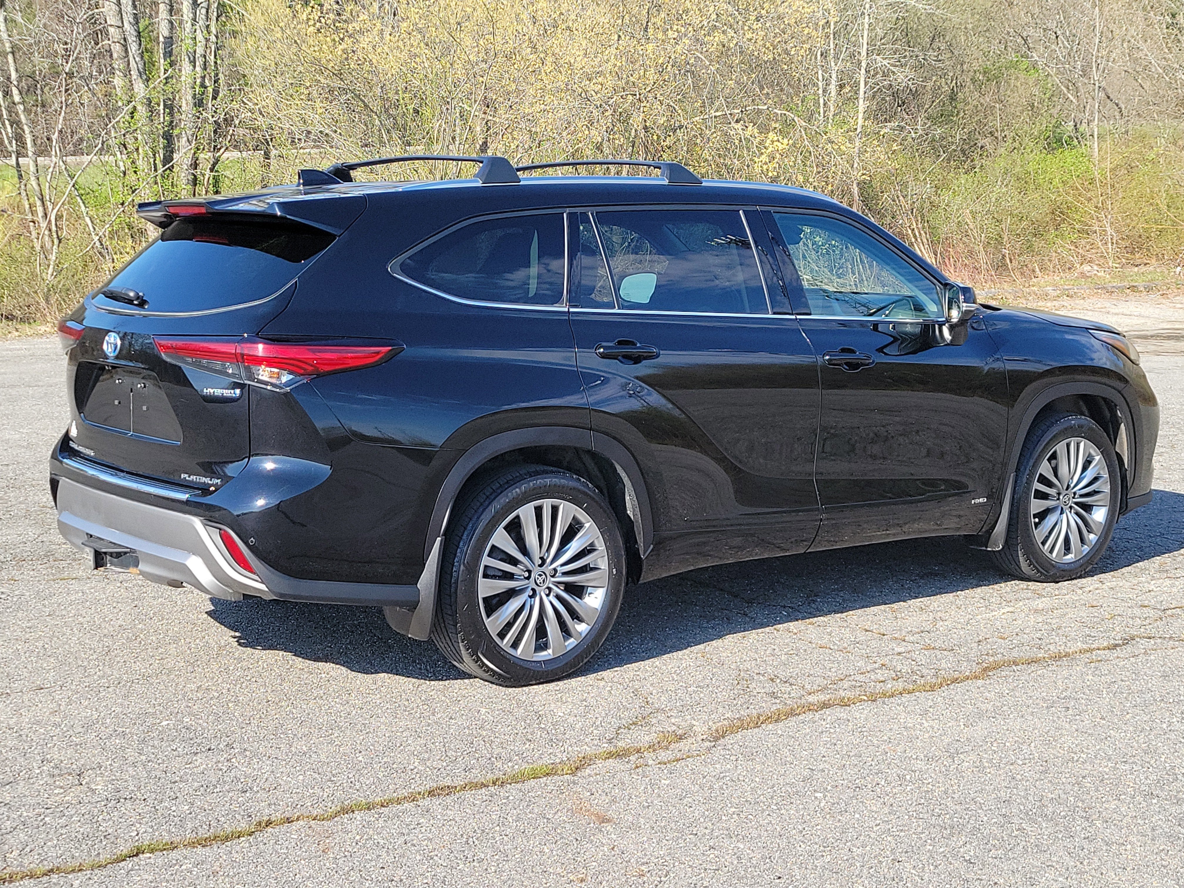 2023 Toyota Highlander Hybrid Platinum