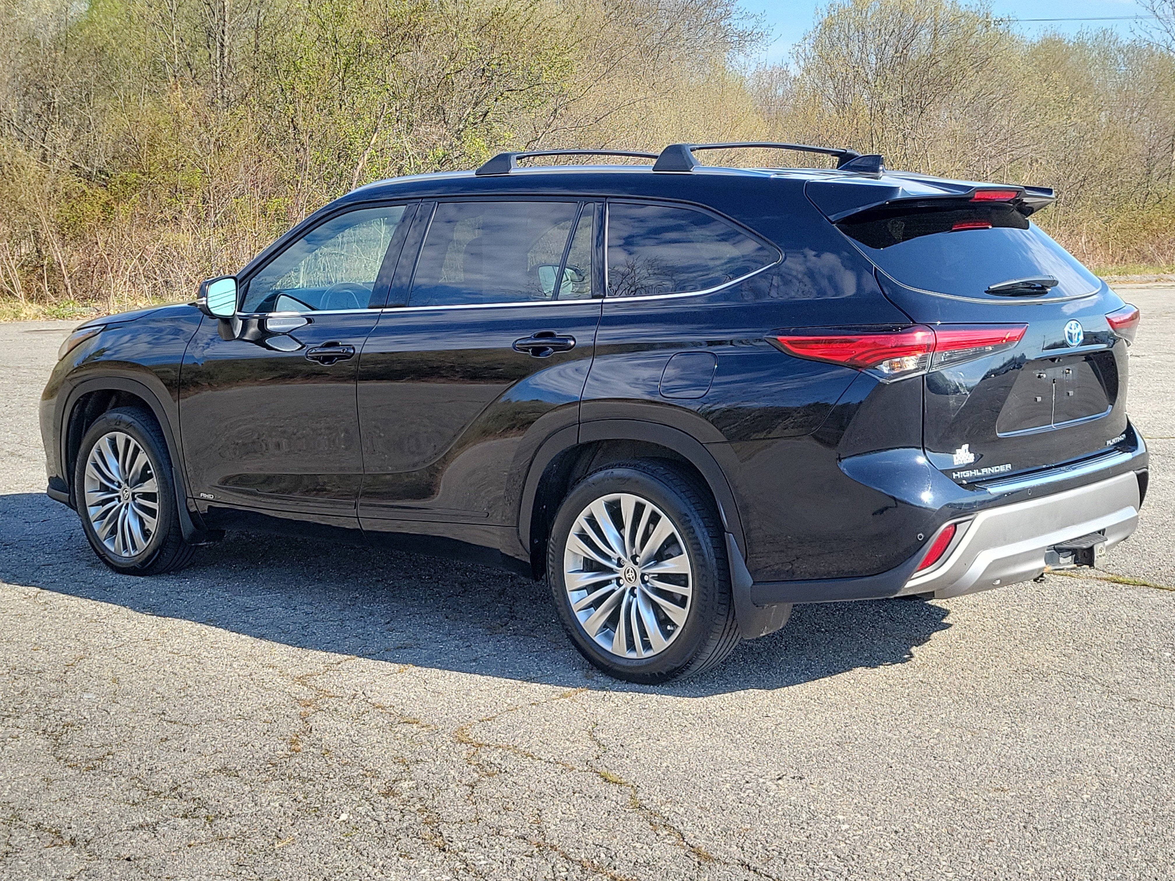 2023 Toyota Highlander Hybrid Platinum