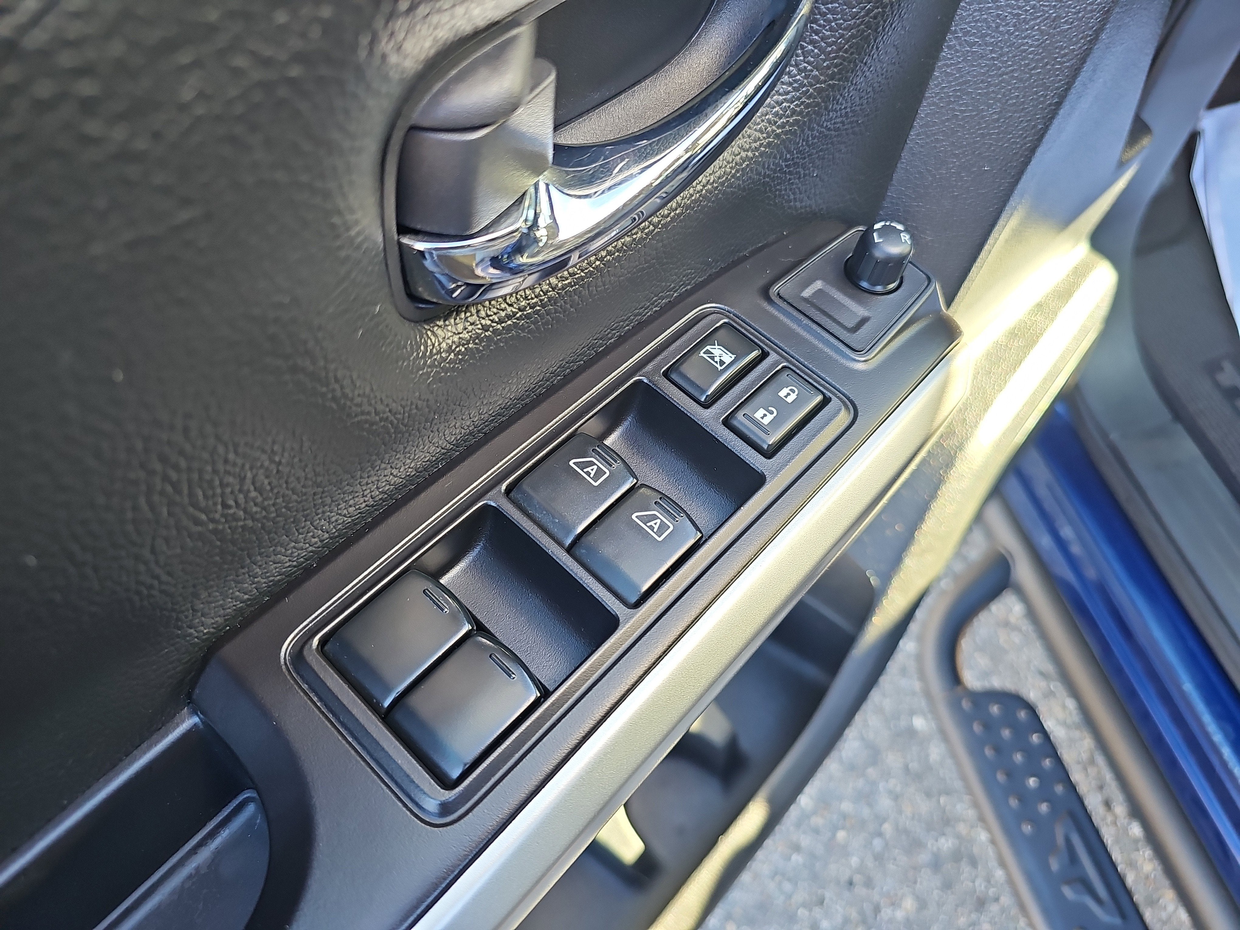 2021 Nissan TITAN Crew Cab SV