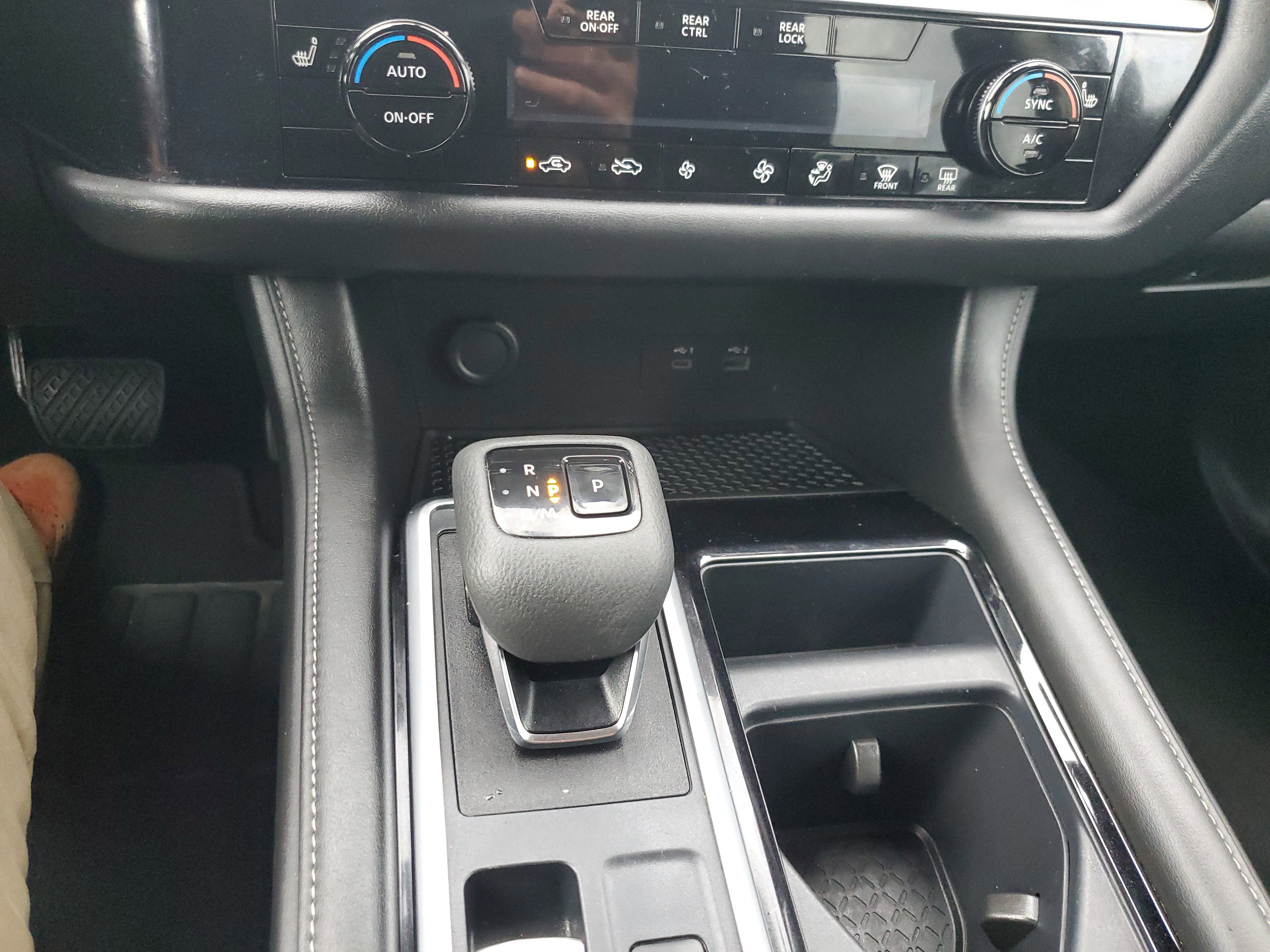 2024 Nissan Pathfinder SV